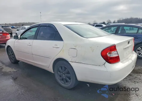 2004 Toyota Camry Le z USA, uszkodzony, nr VIN 4T1BE30K44U368043